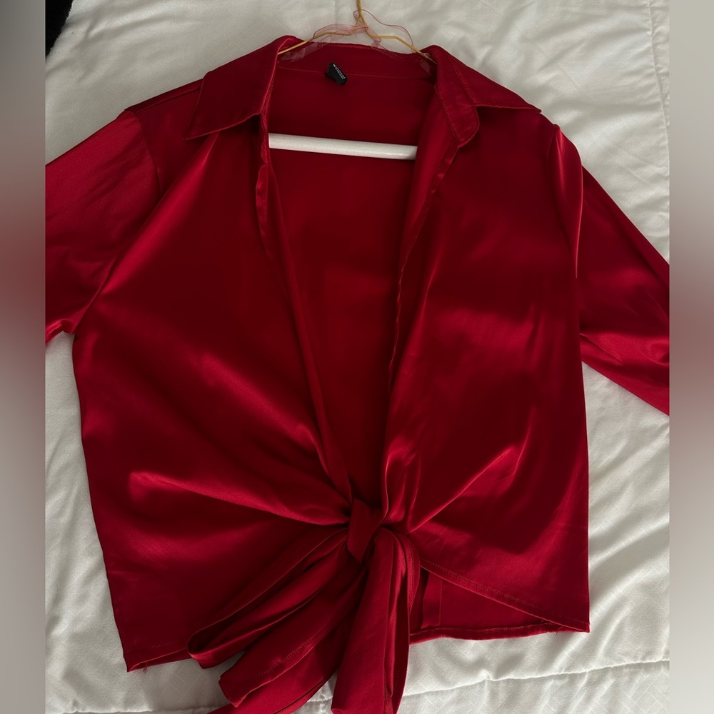 Red size small tie front top!